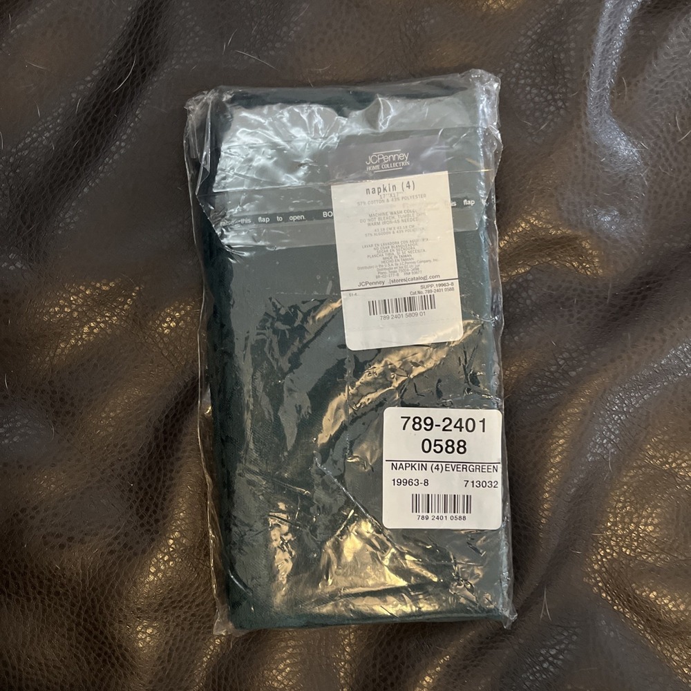 NEW JCPENNEY HOME COLLECTION Evergreen Napkins Set of 4 17" x 17"‎